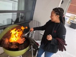 Weber 22" Master Touch Kettle - Assorted Colours -BBQ Equipment IMG 0545