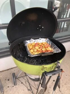 Weber 22" Master Touch Kettle - Assorted Colours -BBQ Equipment IMG 0564