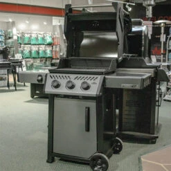 Napoleon Freestyle 365 Natural Gas -BBQ Equipment NapoleonFreestylelifestyle1800x800