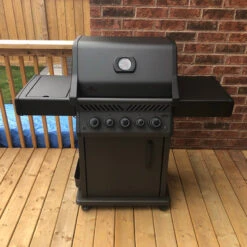 Napoleon Phantom Rogue SE 425 RSIB - Natural Gas -BBQ Equipment NapoleonRogueSE425Phantom RSE425RSIBNMK1PHM 2021lifestyle800x800 2e283459 cc35 4adc 817e 629146eaa82a