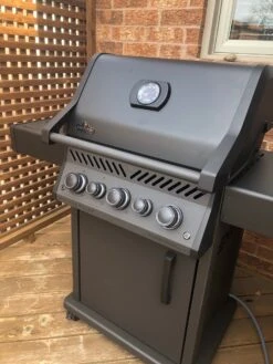 Napoleon Phantom Rogue SE 425 RSIB - Natural Gas -BBQ Equipment NapoleonRogueSE425PhantomNaturalGas RSE425RSIBNMK1PHM 2021