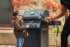 Napoleon Phantom Rogue SE 425 RSIB - Natural Gas -BBQ Equipment RSE425SIBMK 1PHM PMK Life 15