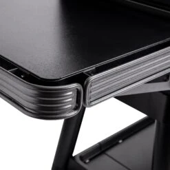 Traeger Ironwood Pellet Grill - NEW 2023 -BBQ Equipment TFB93RLG IronwoodXL CloseUp PALRail z9384 WEB