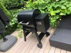Traeger Ironwood 650 Pellet Grill -BBQ Equipment Traeger Ironwood 650 Delivery in Toronto july 2021