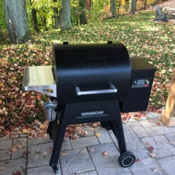 Traeger Ironwood 650 Pellet Grill -BBQ Equipment TraegerIronwood650Lifestyle800x800