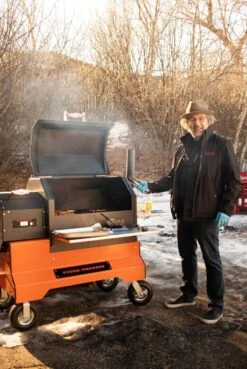 Yoder Smokers YS640S Competition Pellet Grill And Cart -BBQ Equipment Yoder Smoker YS 640S Competition Cart in Use