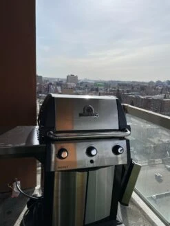 Broil King Signet 320 -BBQ Equipment barbecuesbeingbutleredincanadaapril2022 1