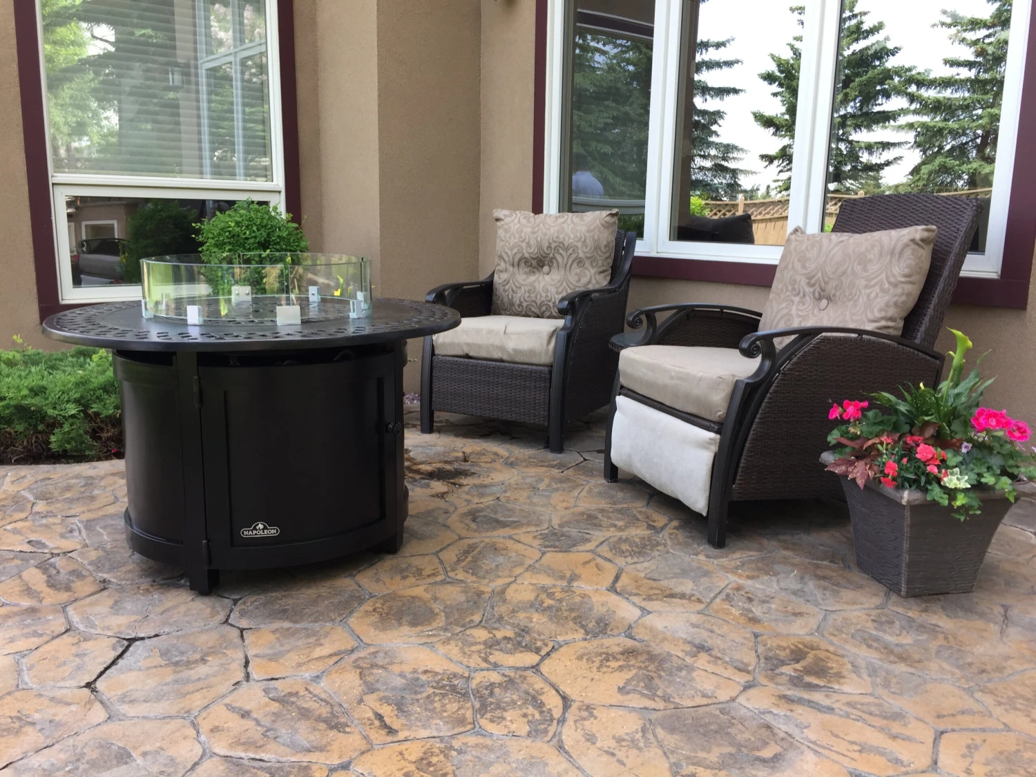 Napoleon PatioFlame 23.5" Dia. Round Glass Wind Guard 6 Napoleon PatioFlame 23.5" Dia. Round Glass Wind Guard - Image 4